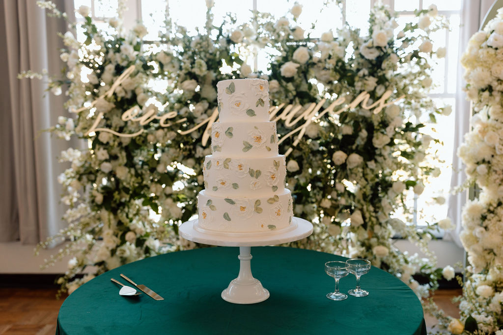 Velvet Linen in Emerald cake table